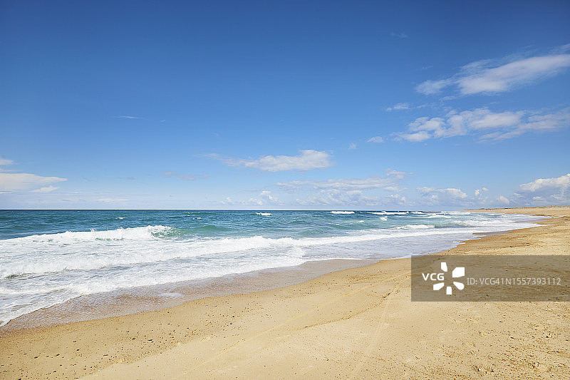 田园海滩、大海与蓝天图片素材