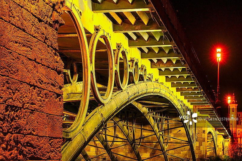 特里亚纳桥图片素材