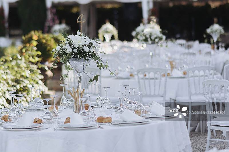 餐桌上的空餐具，意大利福贾图片素材