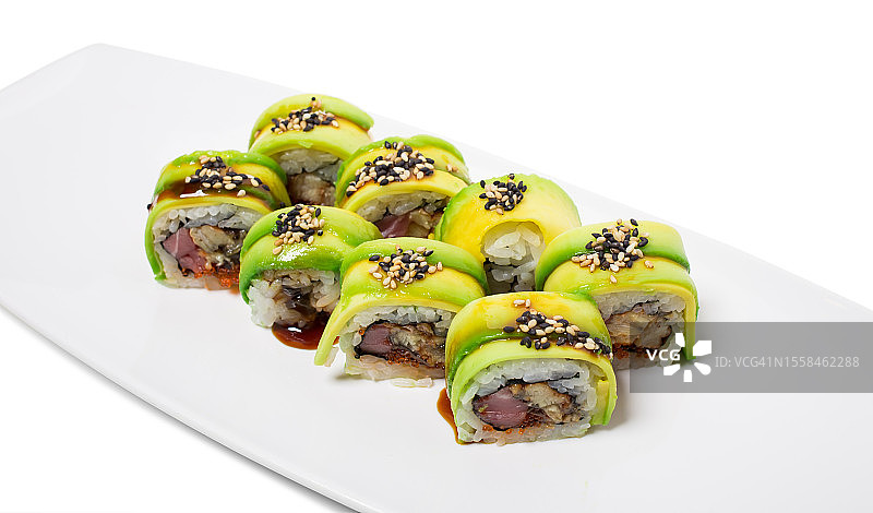 盘中绿龙日式寿司卷特写，摩尔多瓦图片素材
