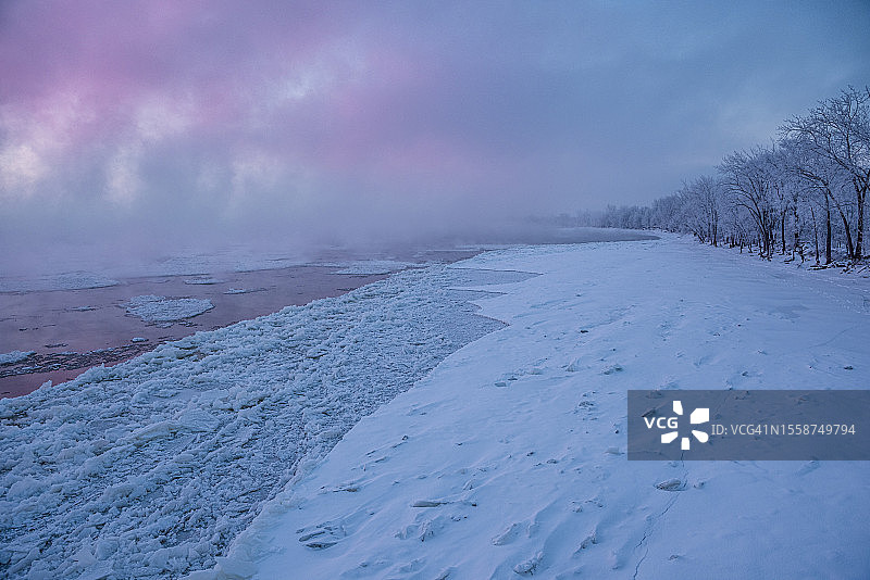 加拿大魁北克省蒙特利尔的雪景风光图片素材