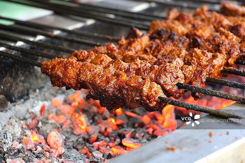 烧烤架上的肉类特写，孟加拉国图片素材
