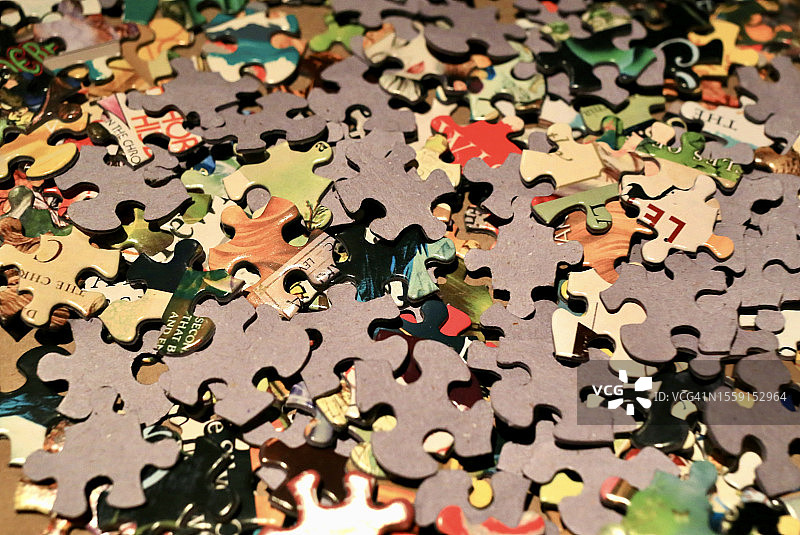 具有挑战性的拼图碎片图片素材