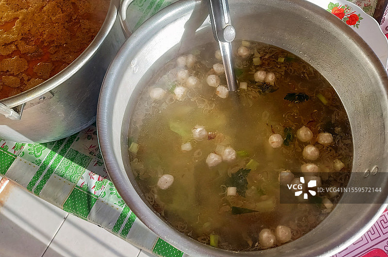 肉汁锅中的小肉丸图片素材