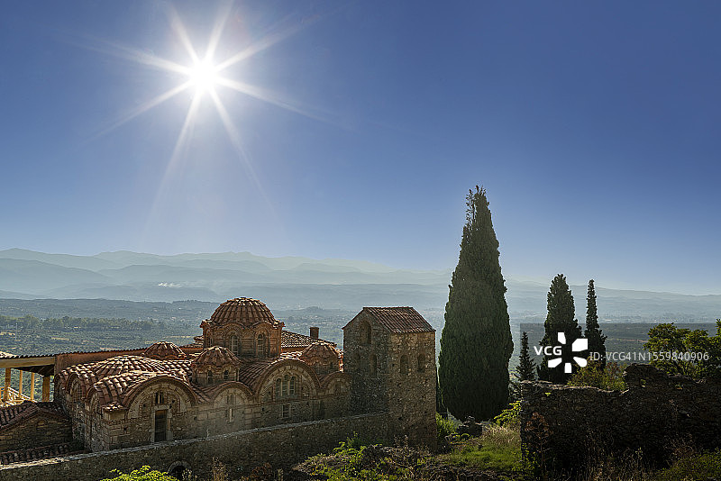 希腊：山上的拜占庭教堂图片素材