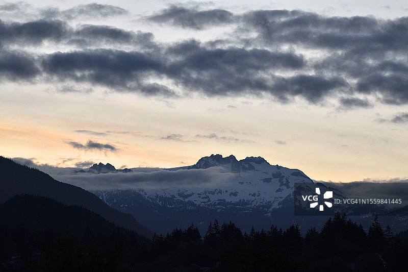 黎明到来图片素材