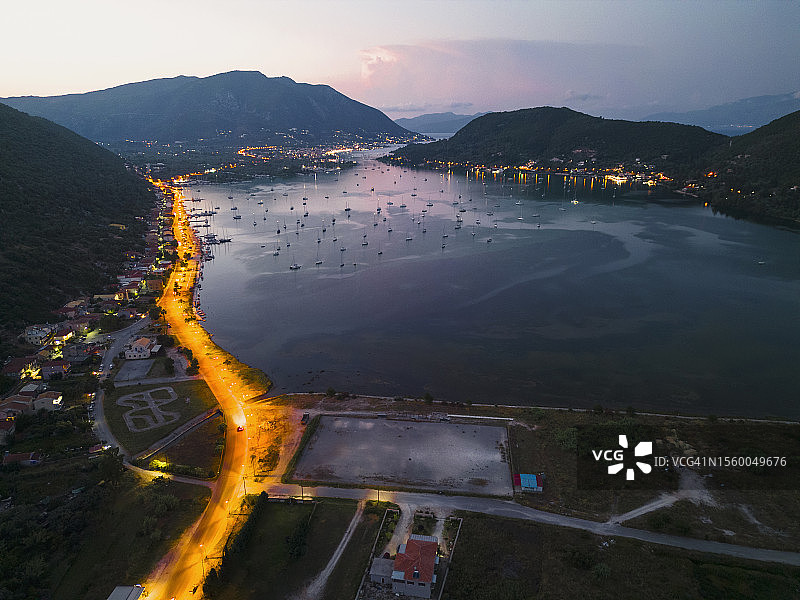 希腊莱夫卡达岛尼德利港口无人机航拍夜景图片素材