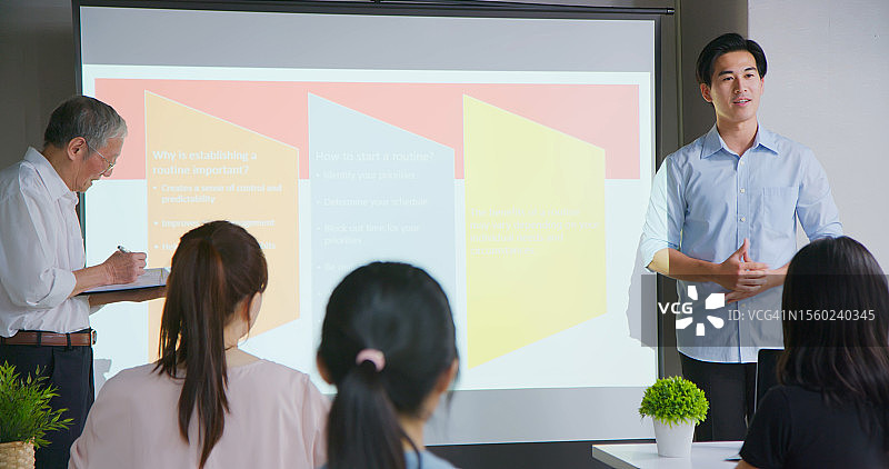 学生做演示图片素材