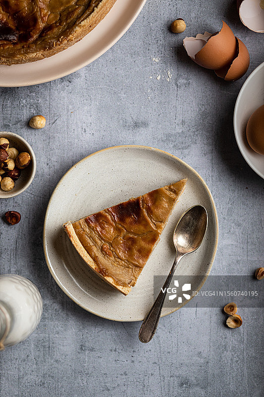 传统法式奶油custard甜点榛子馅饼图片素材