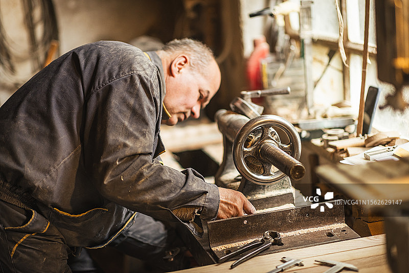 木匠 - 木工 - 在工作室里 - 小型企业 - 商业照片图片素材