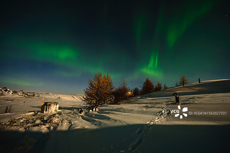 冰岛壮丽夜空中的北极光图片素材