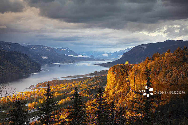 哥伦比亚河峡谷远景楼日落图片素材