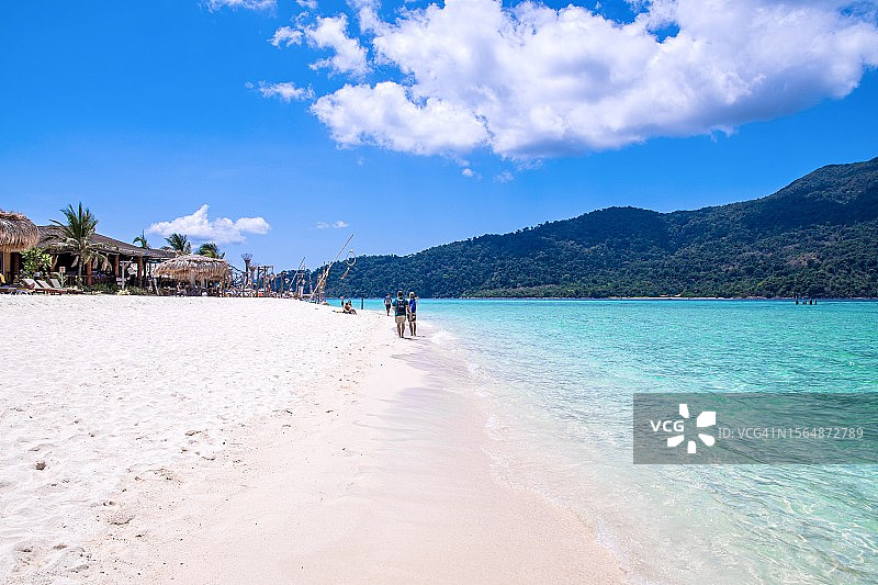 泰国丽贝岛安达曼海的壮丽景色和美丽海滩图片素材