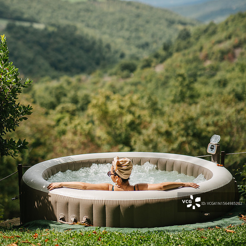 享受热水浴缸图片素材