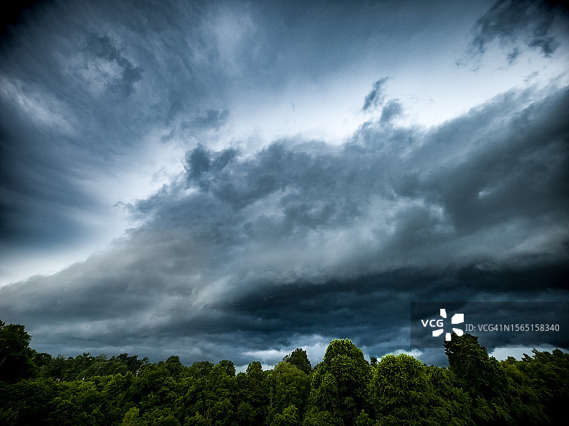 暴风雨天气图片素材