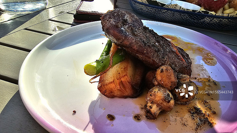 土豆西兰花配肋眼牛排图片素材