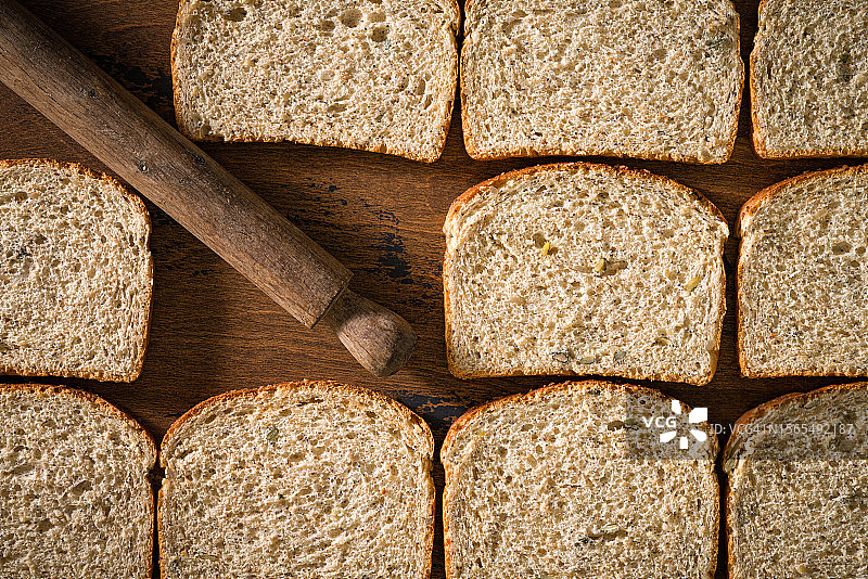 面包切片平铺背景图片素材