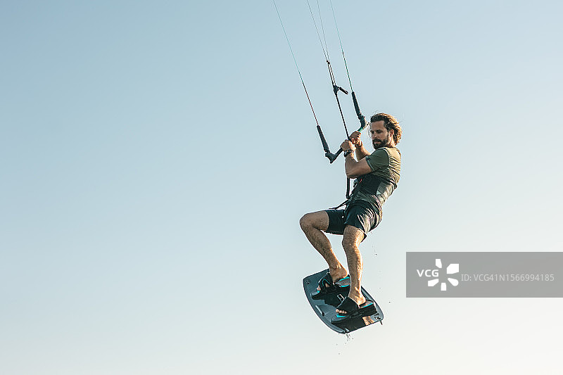 风筝板上的风筝冲浪者图片素材