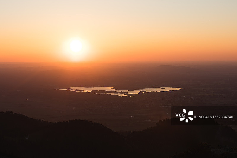 巴伐利亚阿尔卑斯山，穆尔瑙，斯塔费尔湖图片素材