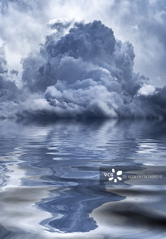 暴风云倒影水面风光图片素材