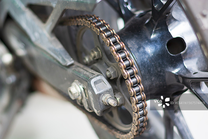 摩托车链条维护和清洁图片素材