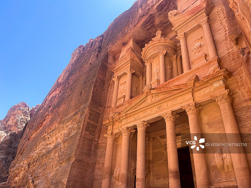 约旦佩特拉古城的历史遗迹和旅游景点图片素材