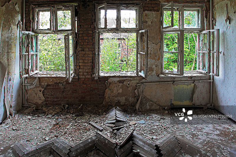状况非常糟糕的房间图片素材