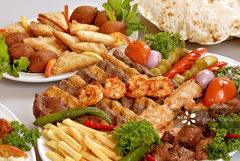 餐桌上的油炸食品特写图片素材