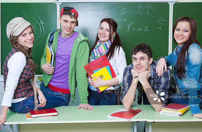 在教室里学习小组图片素材