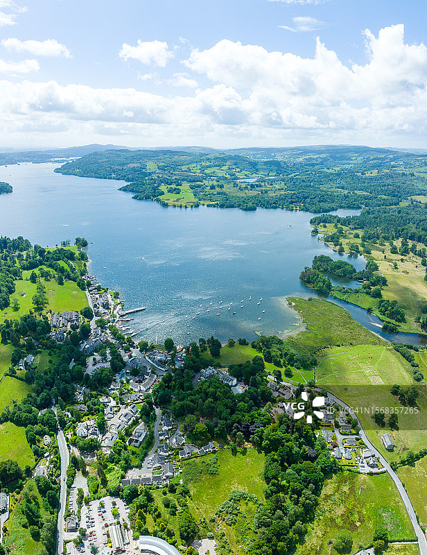 英格兰西北部坎布里亚湖区沃特黑德和安布尔赛德鸟瞰图片素材