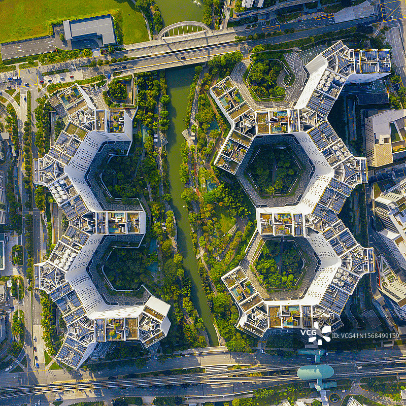 新加坡绿色亲生物公共住房的高角度视图图片素材
