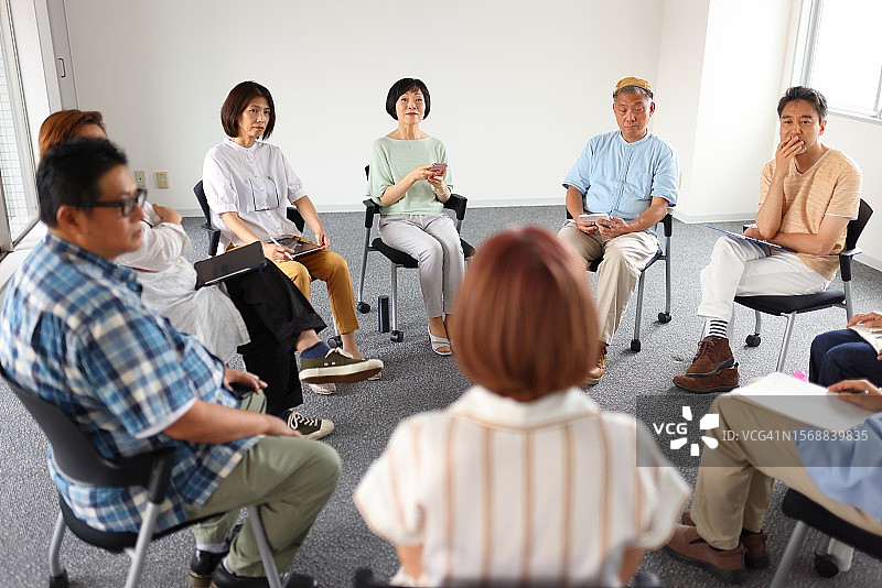 参加研讨会的人们图片素材