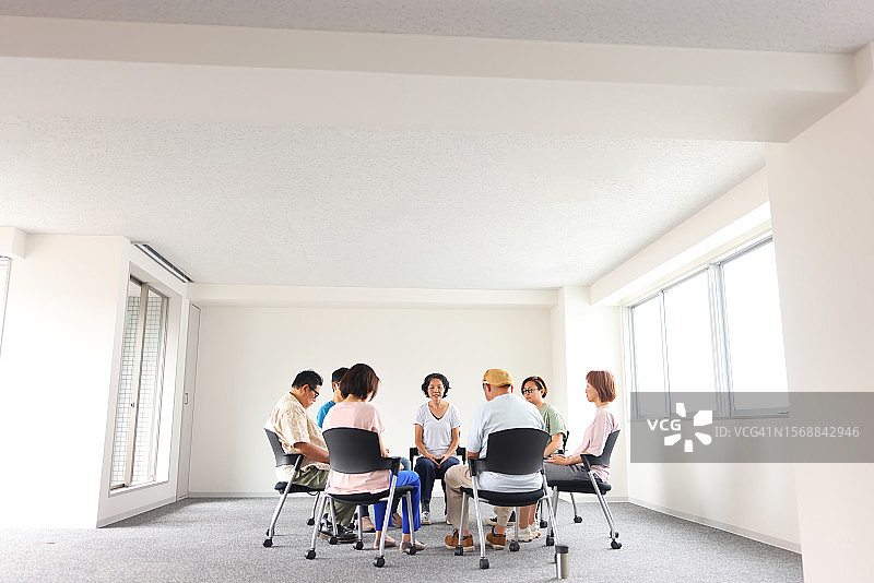 参与身心疗法的人们图片素材