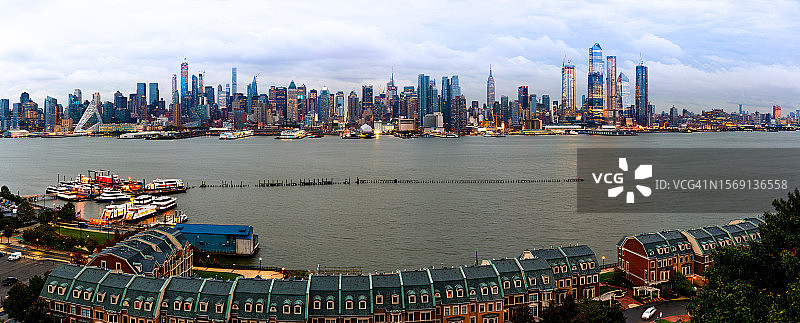 日出时分的曼哈顿中城与帝国大厦图片素材