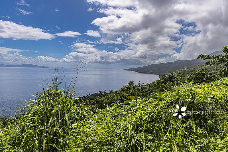 从高处俯瞰斐济塔韦乌尼岛海岸线图片素材