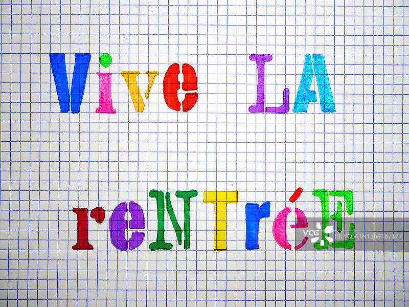 方格纸上的Vive La Rentree彩色字体特写图片素材
