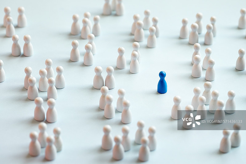 极简风格的独立小雕像图片素材