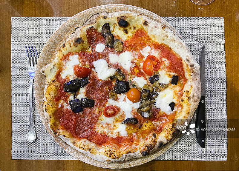 那不勒斯风味 capricciosa 披萨图片素材