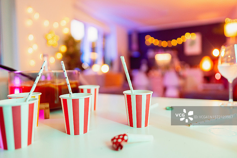 家庭派对饮品台布置图片素材