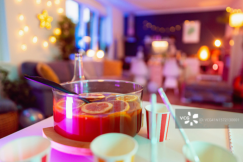 家庭派对饮品台布置图片素材