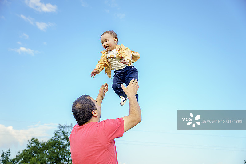 父亲和快乐的孩子图片素材