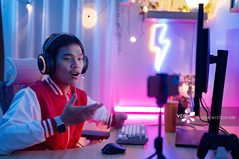 残疾人电竞选手玩在线游戏图片素材