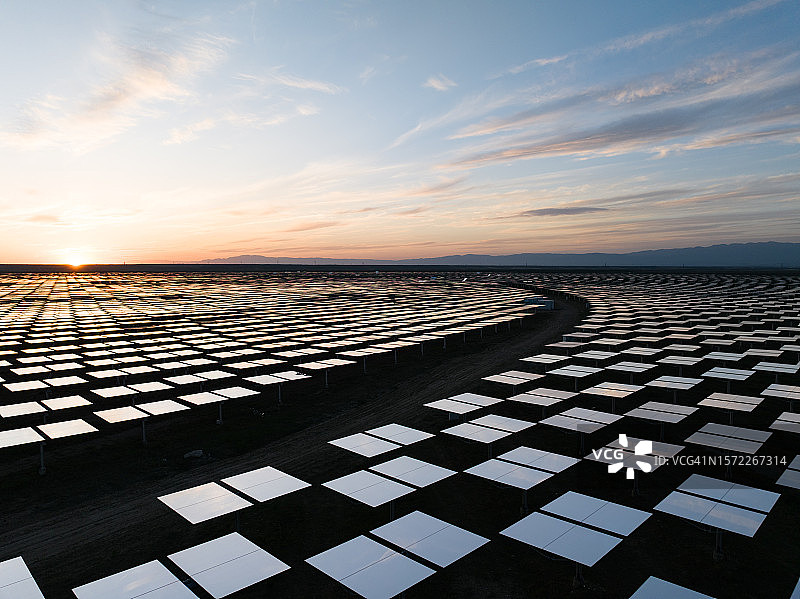 太阳能热电站塔图片素材