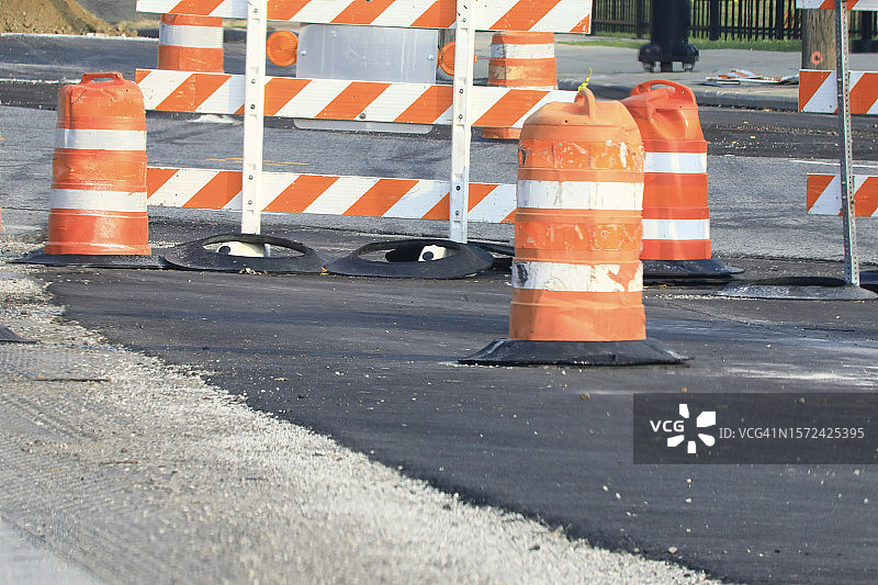 因更换沥青而封闭的道路图片素材