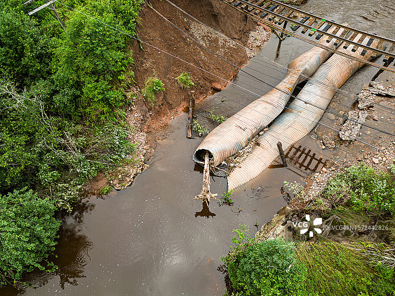 被冲刷的铁路图片素材