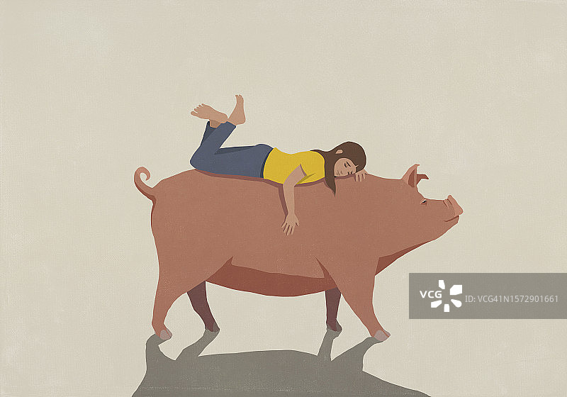 疲惫的女孩躺在猪的身上图片素材