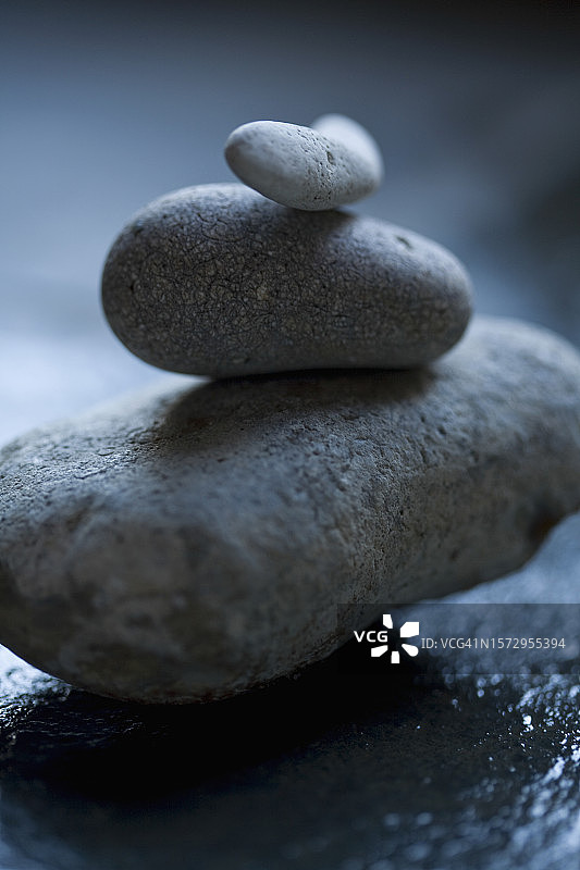 三块灰色石头特写图片素材