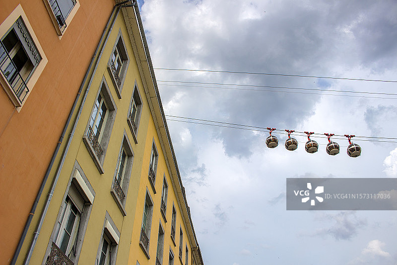 仰望法国格勒诺布尔的缆车图片素材