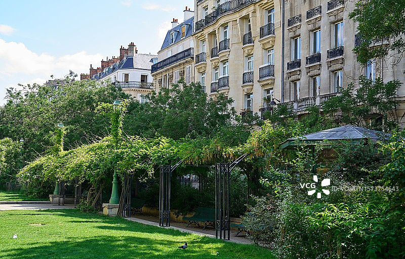 巴黎的绿色绿洲图片素材