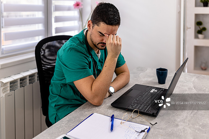 我每天都感到很疲惫图片素材